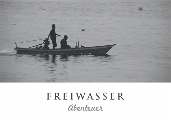 Freiwasser Abenteuer - Bild mit einem Boot auf Wasser